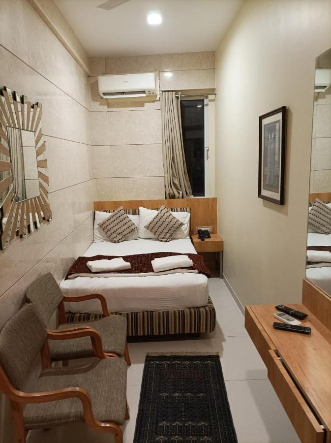 Bentley Hotel Marine Drive Мумбаи Экстерьер фото