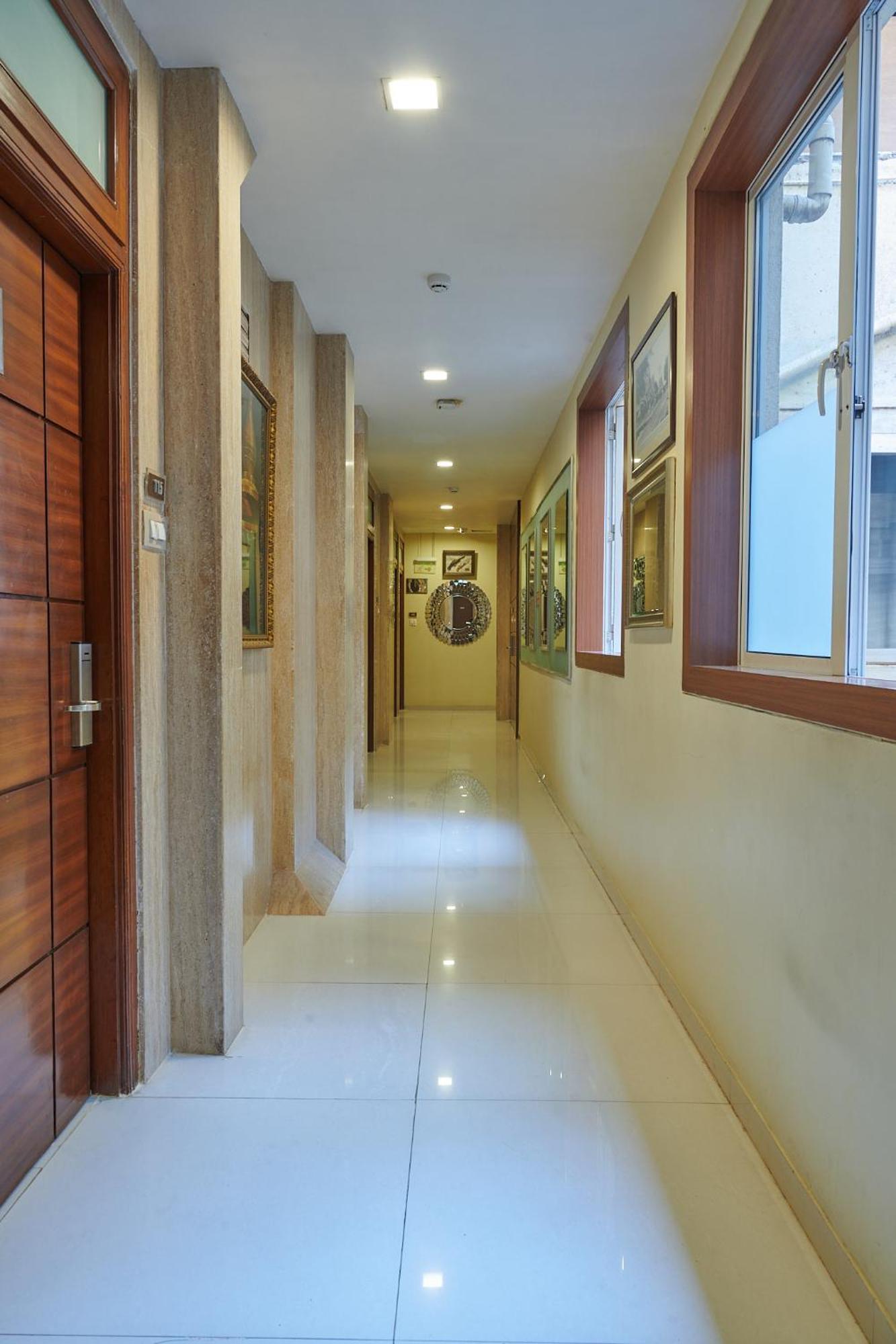 Bentley Hotel Marine Drive Мумбаи Экстерьер фото