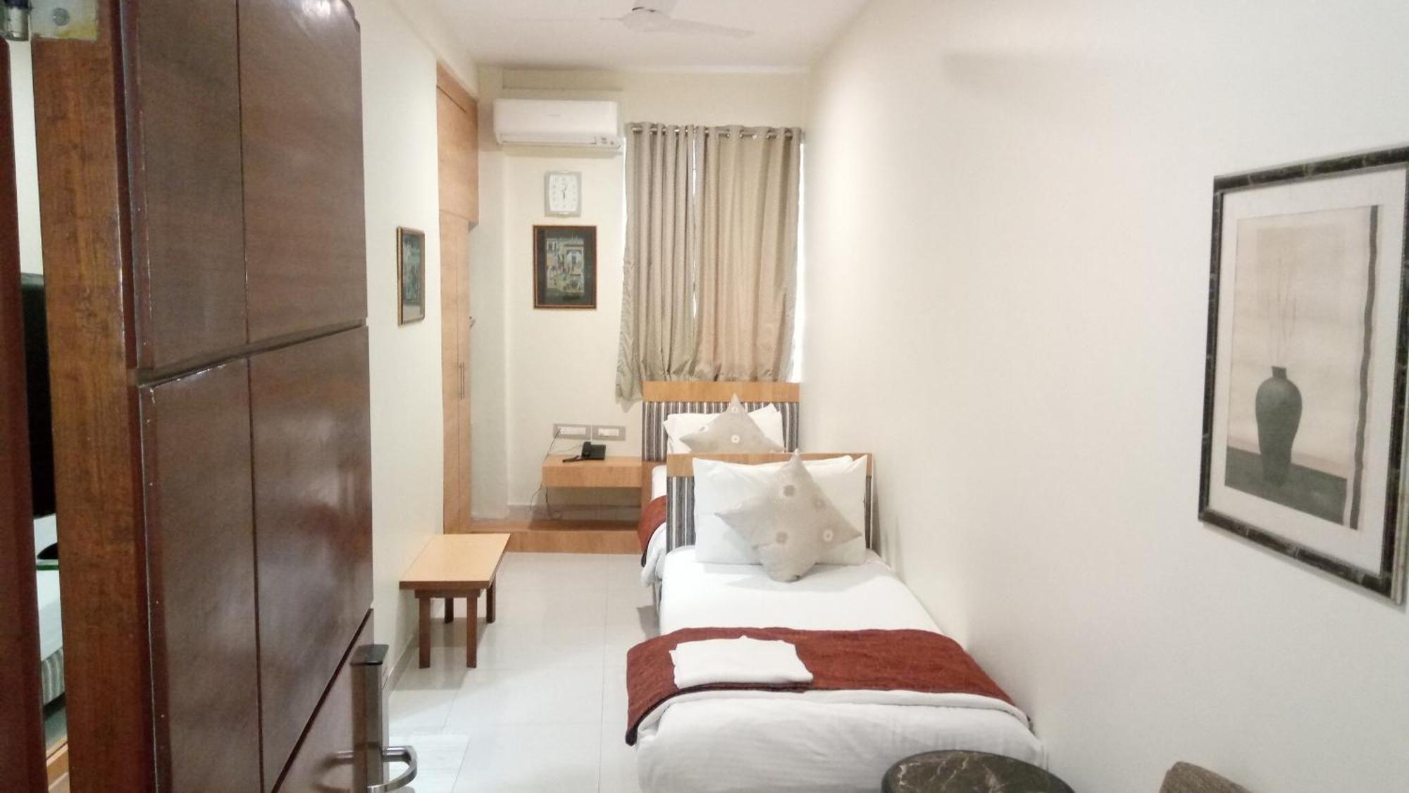 Bentley Hotel Marine Drive Мумбаи Экстерьер фото
